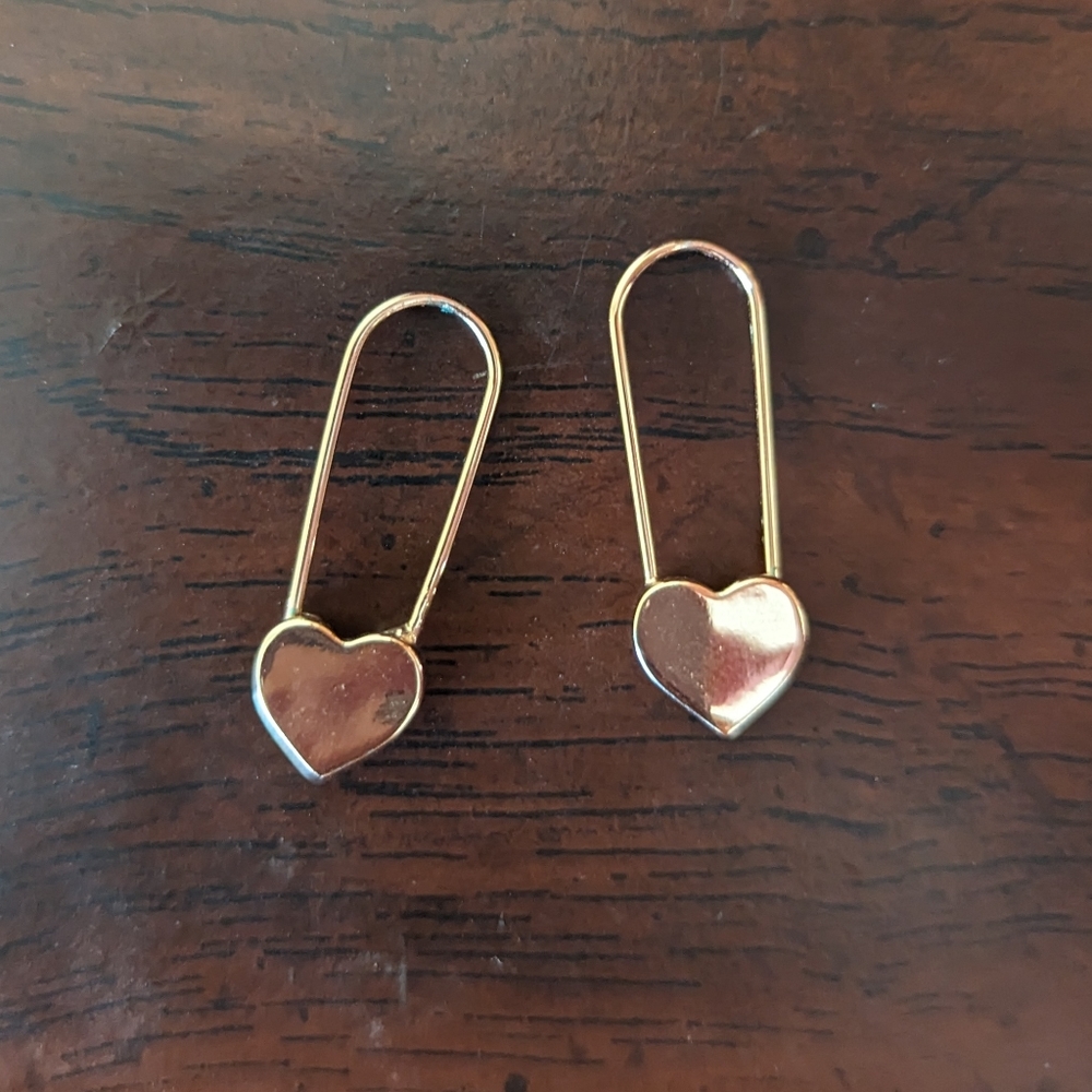 Rose gold Betsey Johnson heart earrings ♥️♥️